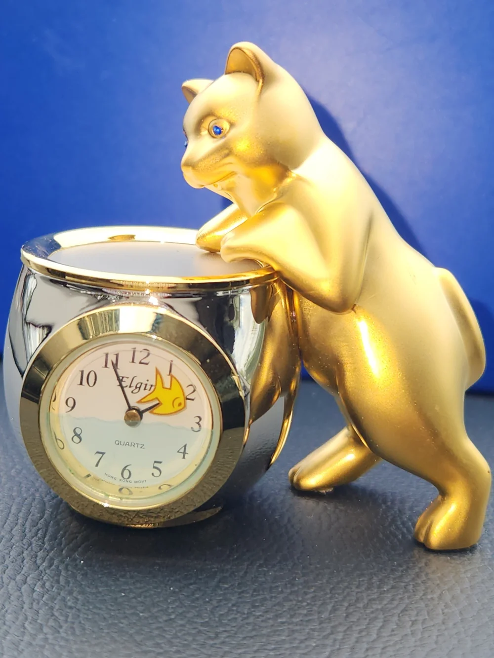 Elgin Golden Cat Quartz Clock Peering Into A Fishbowl